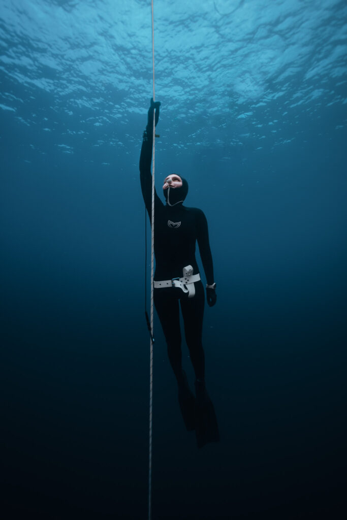 Kristina Zvaritch FIM Freediving Dark